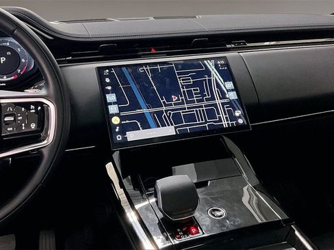 Certified 2024 Land Rover Range Rover Sport SE image 9