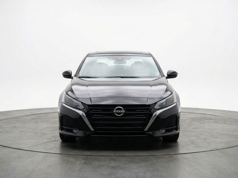 Used 2025 Nissan Altima 2.5 SV FWD image 2