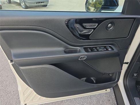 New 2026 Lincoln Aviator Reserve image 17