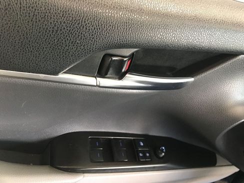 Used 2022 Toyota Camry SE w/ Convenience Package FWD image 10