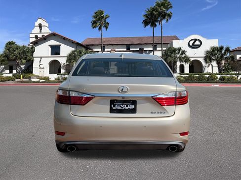 Used 2015 Lexus ES 350 w/ Luxury Package FWD image 3