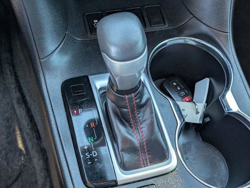 Used 2019 Toyota Highlander SE image 31