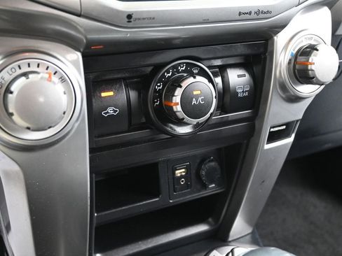 Used 2017 Toyota 4Runner SR5 AWD/4WD image 16