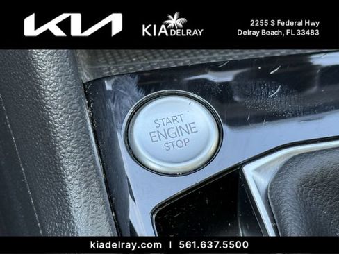 Used 2023 Volkswagen Taos SE w/ Panoramic Sunroof Package FWD image 32
