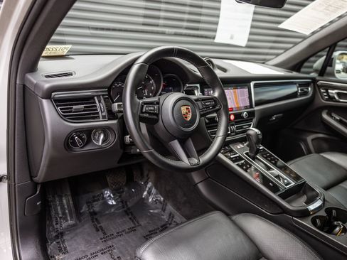 Certified 2023 Porsche Macan AWD/4WD image 4