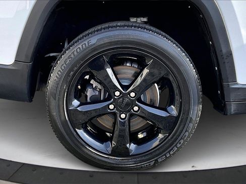 Certified 2022 Jeep Grand Cherokee L Limited image 38