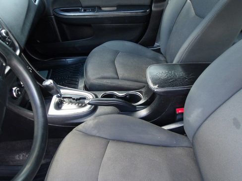 Used 2013 Dodge Avenger SE image 14