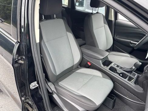 Used 2017 Ford Escape SE w/ Equipment Group 201A AWD/4WD image 8