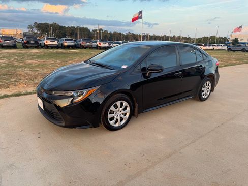 Used 2024 Toyota Corolla LE FWD image 4