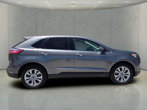 Used 2023 Ford Edge Titanium AWD/4WD image 2