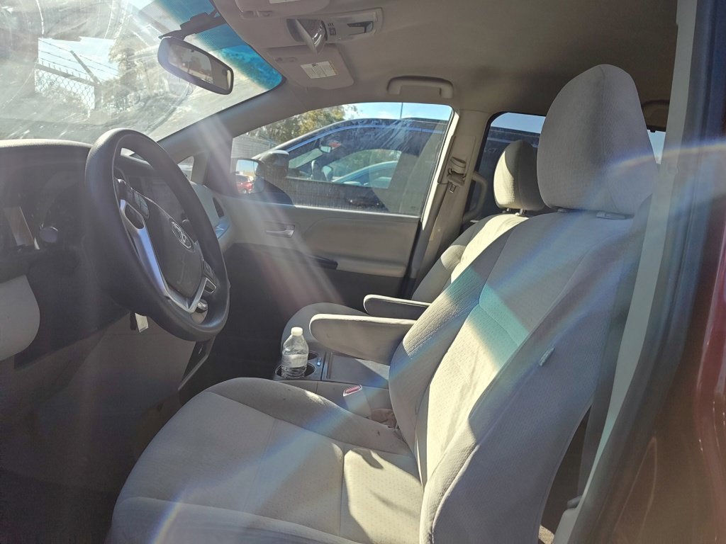 Used 2015 Toyota Sienna LE FWD image 6