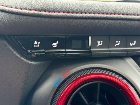 Used 2022 Chevrolet Blazer RS w/ Enhanced Convenience Package FWD image 21