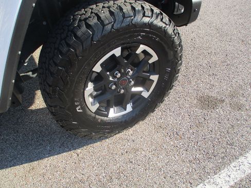 Used 2024 Jeep Wrangler Rubicon image 18