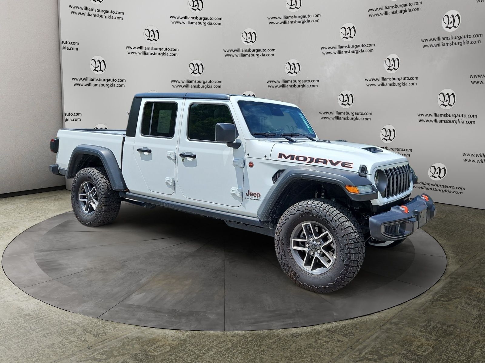 Used 2026 Jeep Gladiator Mojave AWD/4WD image 7