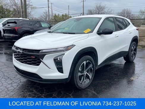 Certified 2024 Chevrolet Trax RS w/ Driver Confidence Package image 1