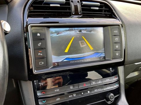 Used 2017 Jaguar F-PACE Prestige image 14