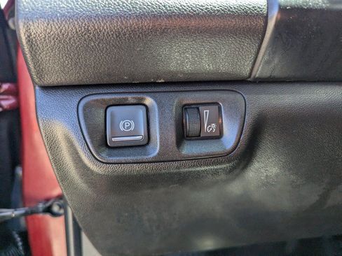 Used 2018 GMC Acadia SLE AWD/4WD image 16