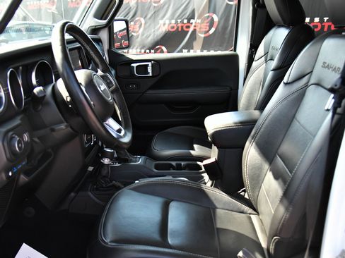 Used 2023 Jeep Wrangler Sahara w/ Cold Weather Group AWD/4WD image 19