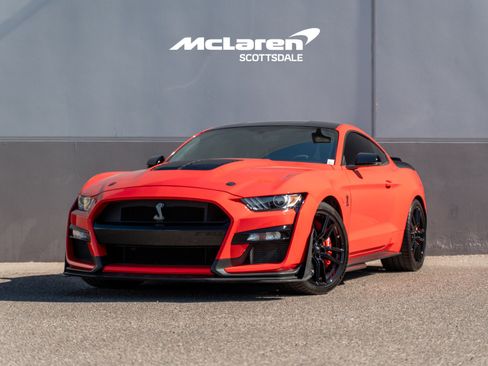 Used 2022 Ford Mustang Shelby GT500 w/ Technology Package RWD image 2