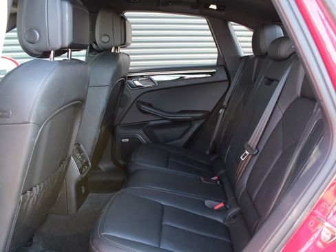 Certified 2022 Porsche Macan image 23