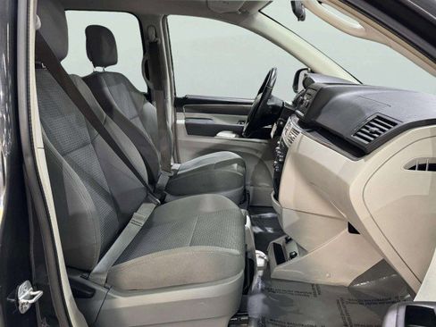 Used 2012 Volkswagen Routan S image 47