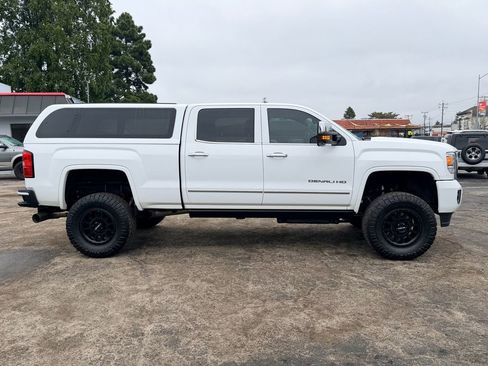 Used 2015 GMC Sierra 2500 Denali w/ Duramax Plus Package image 7