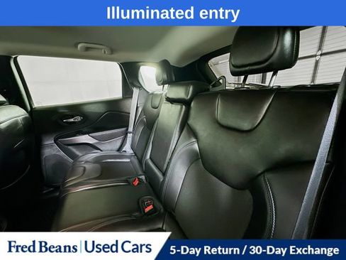 Used 2019 Jeep Cherokee Latitude Plus w/ Cold Weather Group AWD/4WD image 30