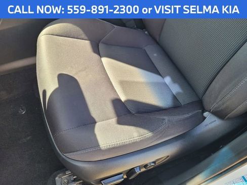 Used 2021 Toyota Venza LE w/ Carpet Mat Package (TMS) image 10