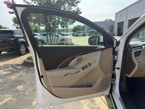 Used 2016 Buick LaCrosse Leather w/ Experience Buick Package FWD image 9