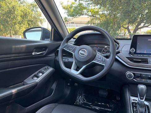 Used 2025 Nissan Altima 2.5 SV FWD image 33