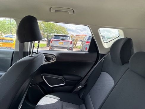 Used 2025 Kia Soul LX w/ LX Technology Package image 20