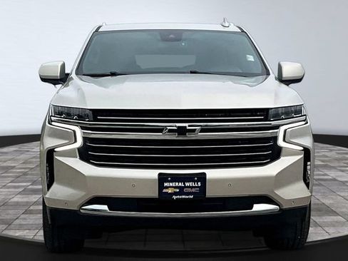 Used 2024 Chevrolet Suburban LT RWD image 2