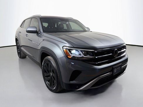Certified 2023 Volkswagen Atlas Cross Sport SE w/ Panoramic Sunroof Package FWD image 3