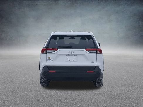 Used 2022 Toyota RAV4 LE image 7