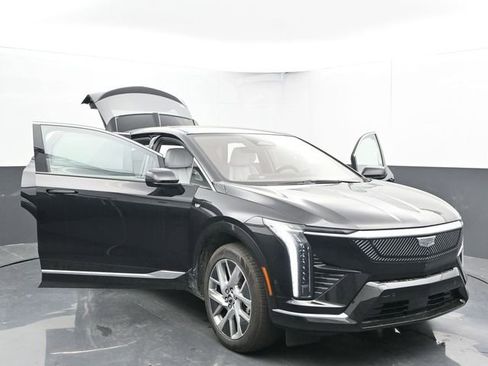 New 2025 Cadillac Optiq Luxury 1 w/ LPO, Floor Liner Package image 47