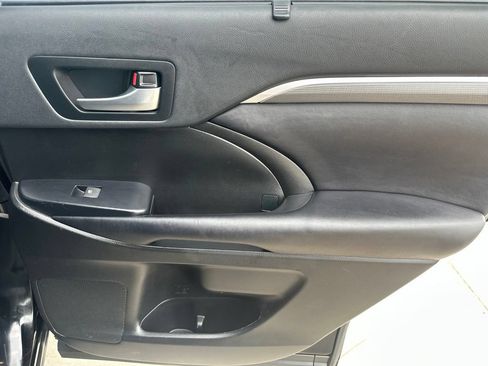 Used 2019 Toyota Highlander SE AWD/4WD image 31