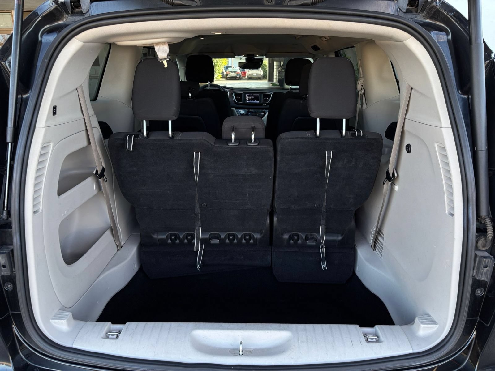 Used 2023 Chrysler Voyager LX FWD image 33