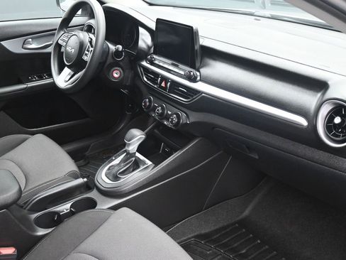 Used 2023 Kia Forte LXS w/ LXS Technology Package image 2