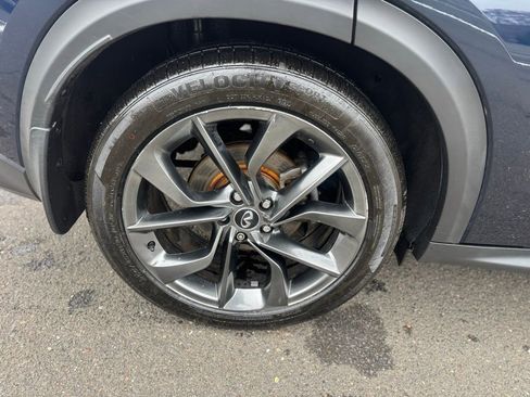 Used 2019 INFINITI QX50 Essential w/ Sensory Package image 15