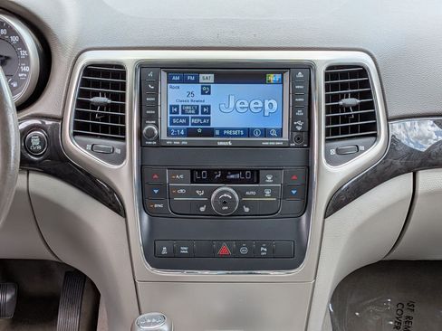 Used 2011 Jeep Grand Cherokee Laredo AWD/4WD image 30
