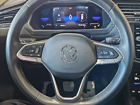 Used 2022 Volkswagen Tiguan SE image 34