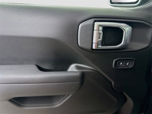 Used 2025 Jeep Wrangler Sport image 14