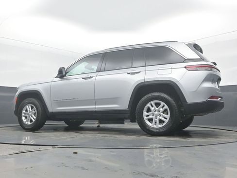 Used 2025 Jeep Grand Cherokee Laredo image 48