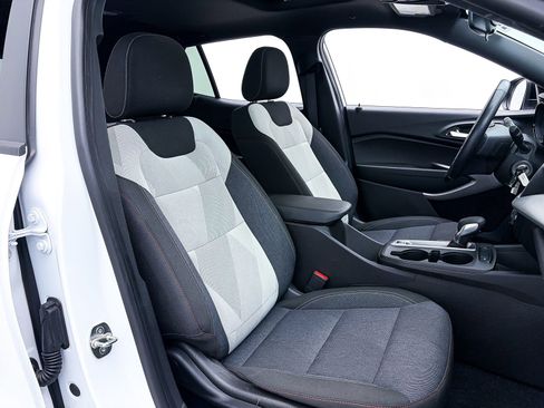 Used 2024 Chevrolet Trax RS w/ Sunroof Package image 31