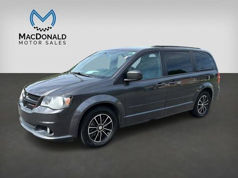 Used 2017 Dodge Grand Caravan GT image 3