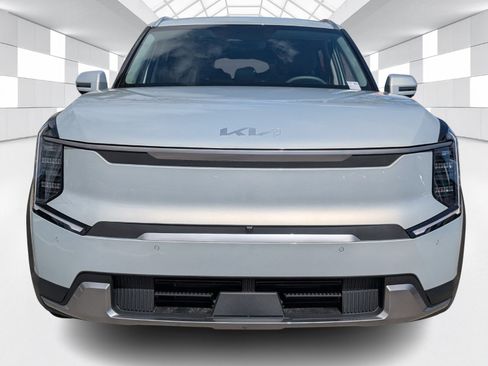 Used 2026 Kia EV9 Wind image 2