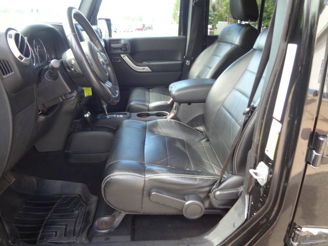 Used 2012 Jeep Wrangler Unlimited Sahara w/ Dual Top Group AWD/4WD image 8