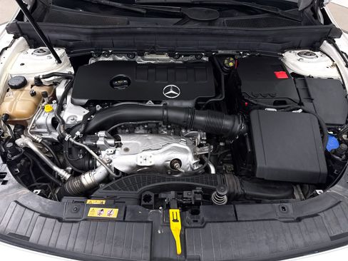 Used 2021 Mercedes-Benz GLB 250 image 10