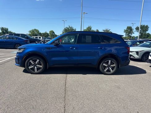 Used 2022 Kia Sorento S FWD image 2