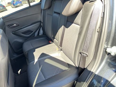 Used 2018 Chevrolet Trax LT w/ LT Convenience Package image 25